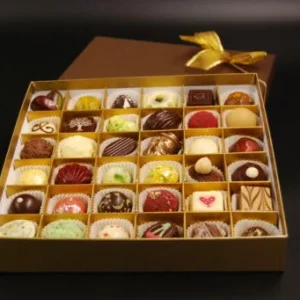 Michis Schokoatelier | Geschenkschachtel mit 36 Pralinen für Nougat-Freunde