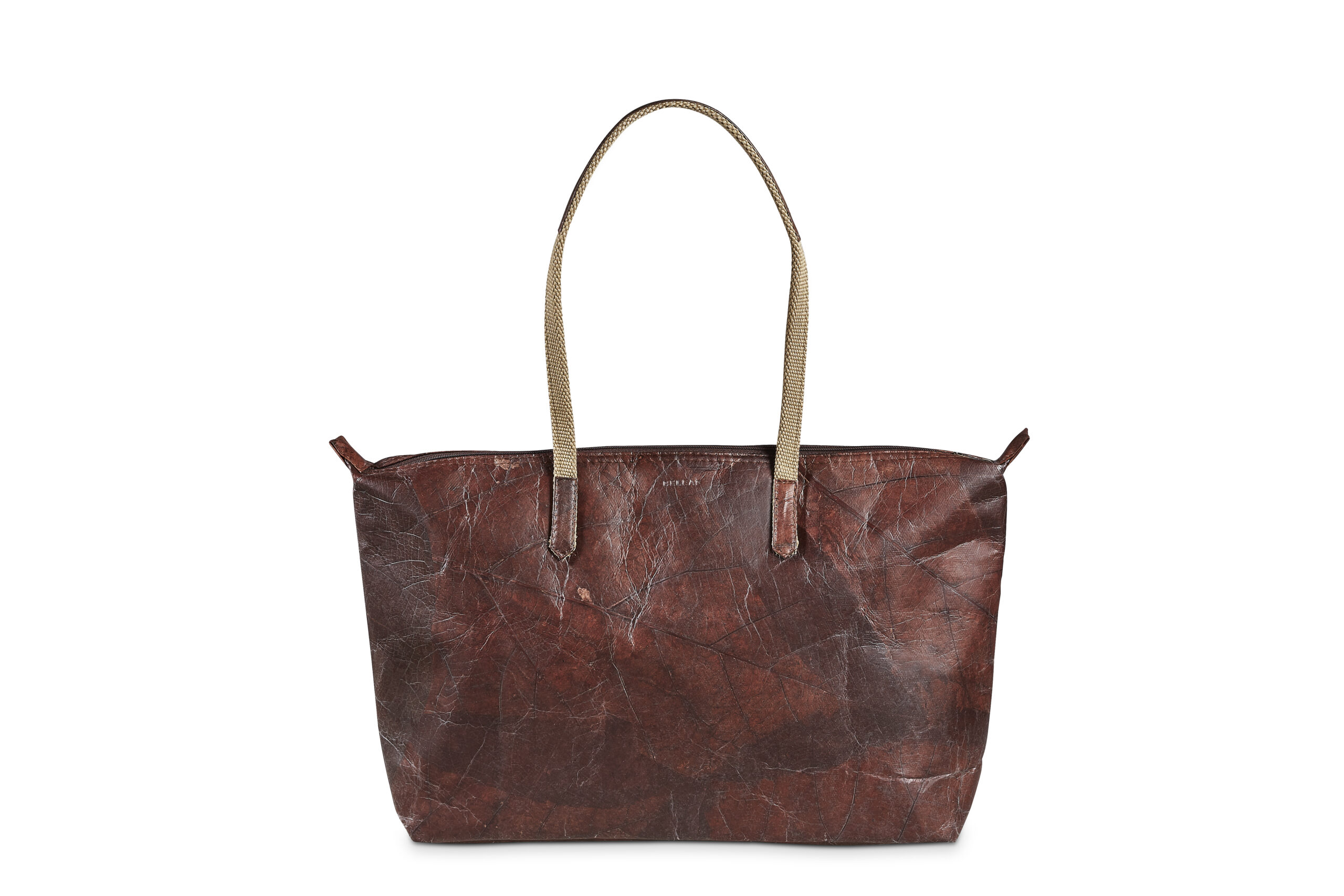 SHOP LEAF in der Farbe SOIL BROWN – Vegane Handtasche
